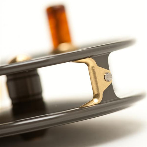 Sage Click Fliegenrolle mit Click-Pawl Bremssystem Gold
